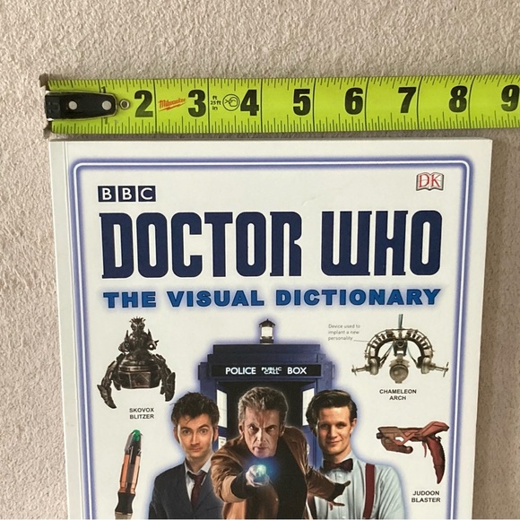 BBC DOCTOR WHO: The Visual Dictionary Paperback Book-2009-Fandom-Collectible - Picture 6 of 7